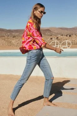 W22A Mum Jeans In Blue Denim