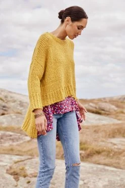 W22A Binny Jumper In Chartreuse Tops