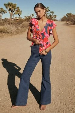 W22A Daphne Top In Sugar Maple Tops