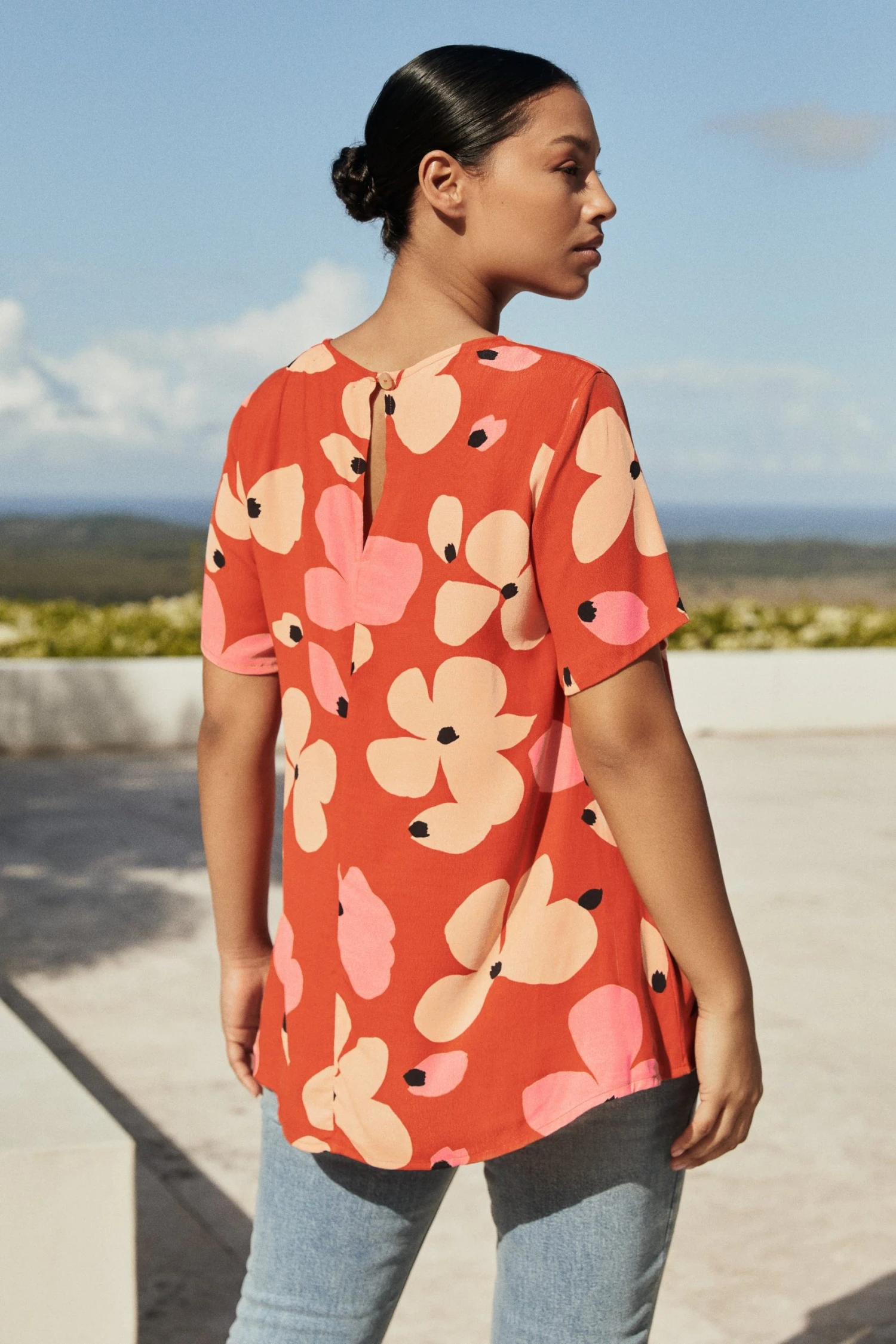 W22D Daisy Top In Fire Bloom 4 W22D Daisy Top In Fire Bloom