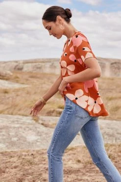 W22D Daisy Top In Fire Bloom 13 W22D Daisy Top In Fire Bloom