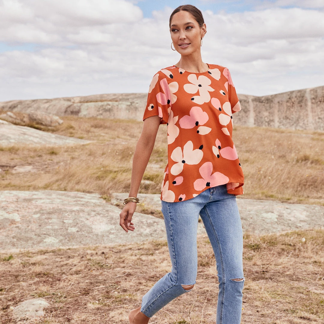 W22D Daisy Top In Fire Bloom 10 W22D Daisy Top In Fire Bloom