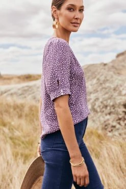 W22D New Martina Top In Grape Vine