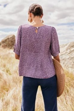 W22D New Martina Top In Grape Vine